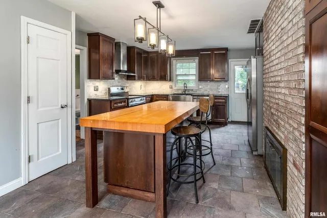 $269,900 | 3000 West Kent Drive, Carbondale, IL 62901