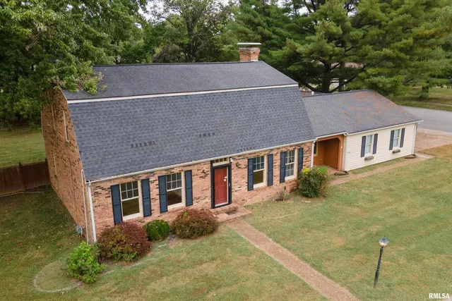 $264,900 | 3000 West Kent Drive, Carbondale, IL 62901