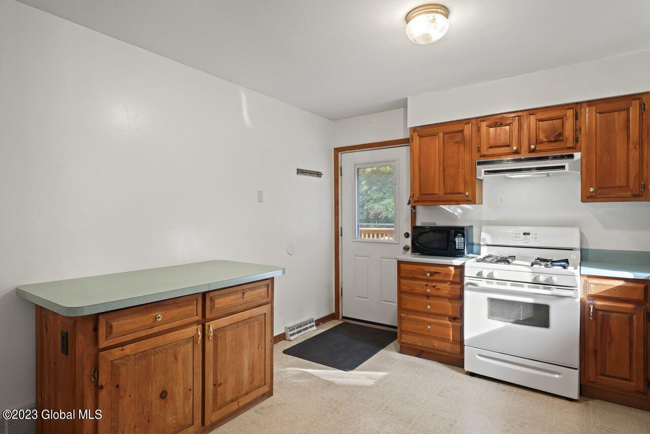 246 Ruggles Road Saratoga Springs, NY 12866 - Photo 8 of 45 18_DSC00744