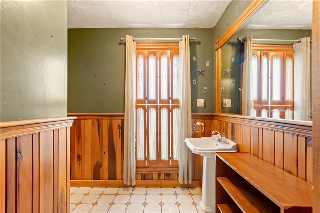 308 East Main Street Stoystown, PA 15563 - Photo 20 of 49 a bathroom with a sink a chair and a bathtub