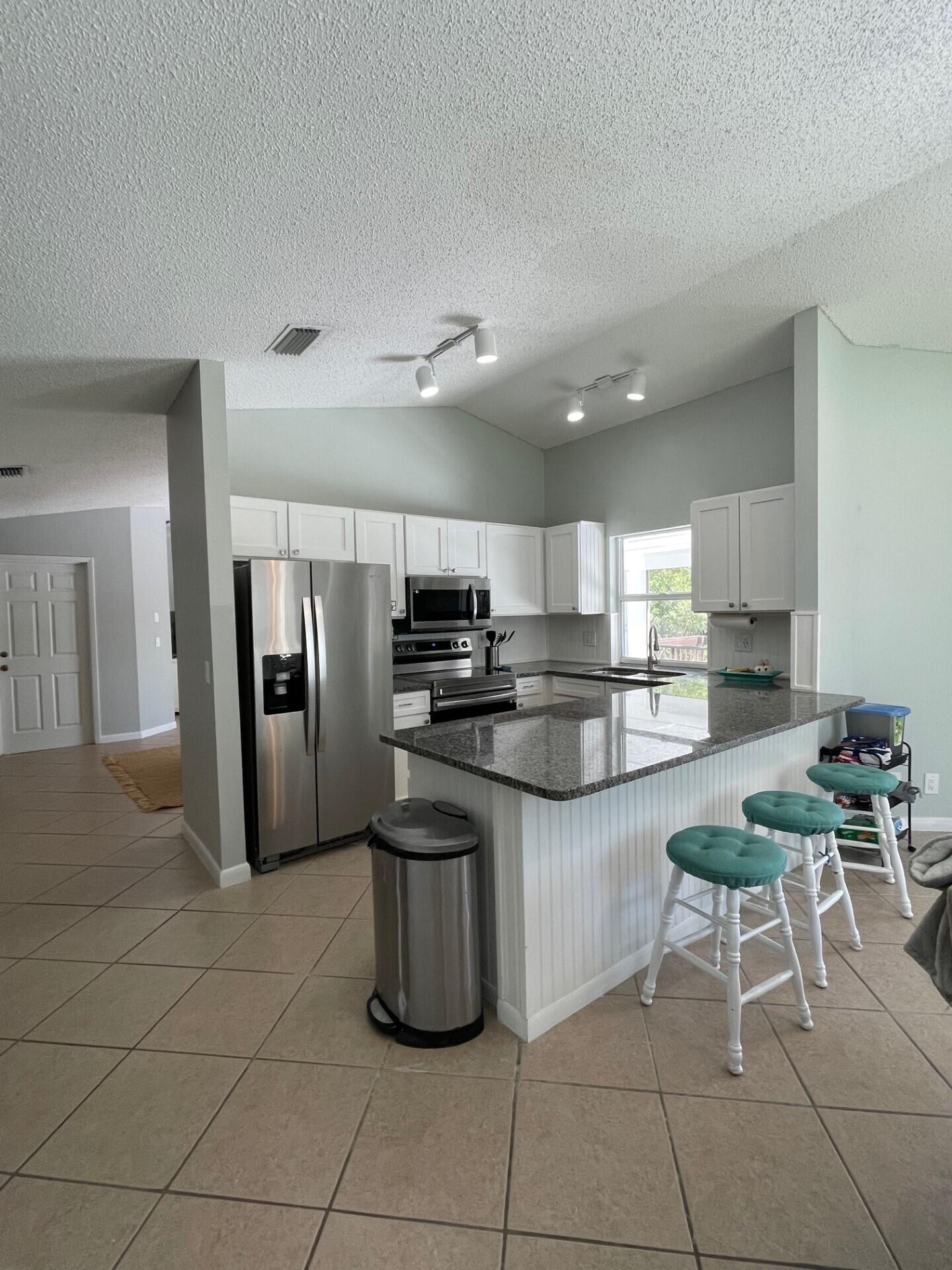 4422 Southeast Satinleaf Place Stuart, FL 34997 - Photo 6 of 16 Kitchen from family room