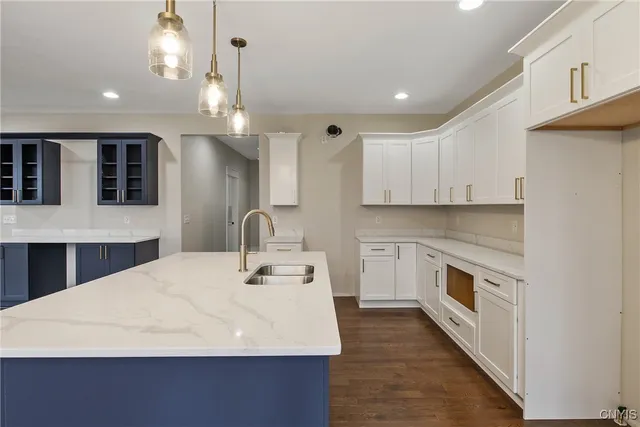 $699,900 | 112 Topaz Trail, Camillus, NY 13219