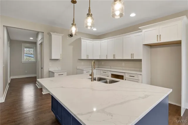 $699,900 | 112 Topaz Trail, Camillus, NY 13219