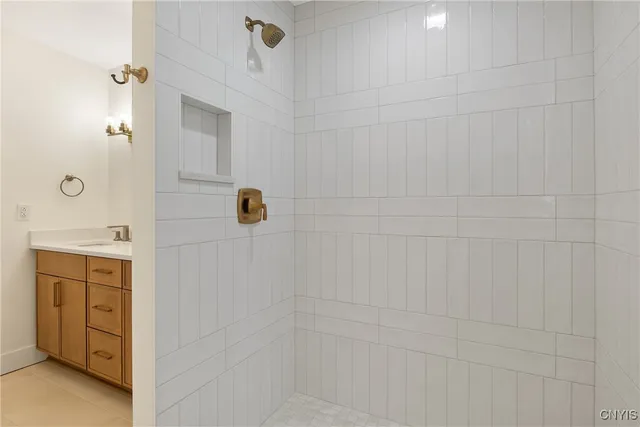 $699,900 | 112 Topaz Trail, Camillus, NY 13219