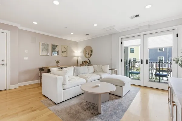 $899,000 | 881 East 2nd Street, Unit 10, Boston, MA 02127