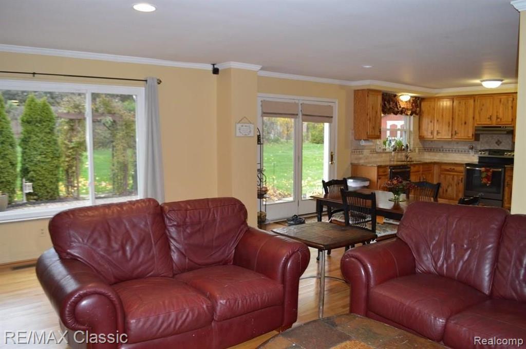 24720 Farmington Road Farmington Hills, MI 48336 - Photo 8 of 30