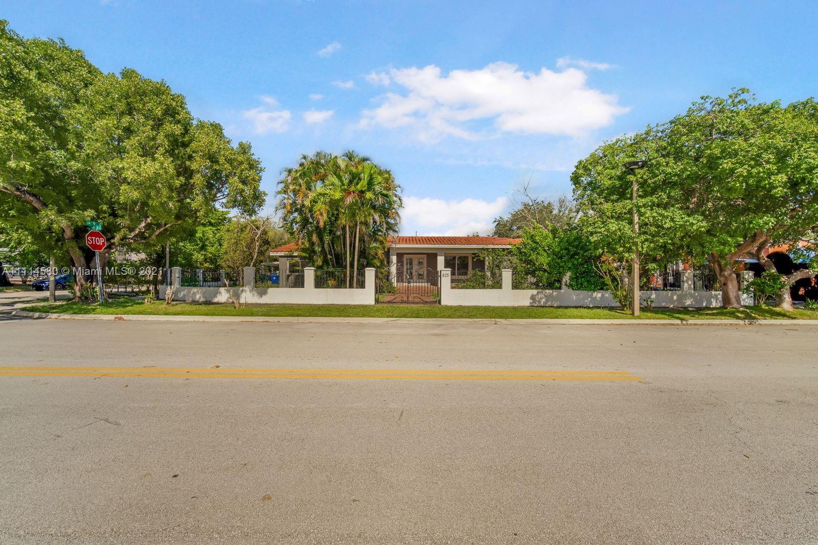 825 Southwest 28th Road Miami, FL 33129 - Photo 3 of 40 a front view of house with yard and green space