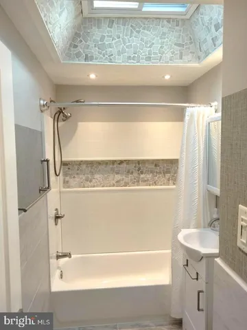 $222,500 | 6669 Church Lane, Upper Darby, PA 19082