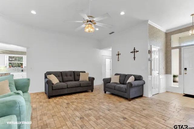 $299,000 | 149 Pecan Street, Frankston, TX 75763