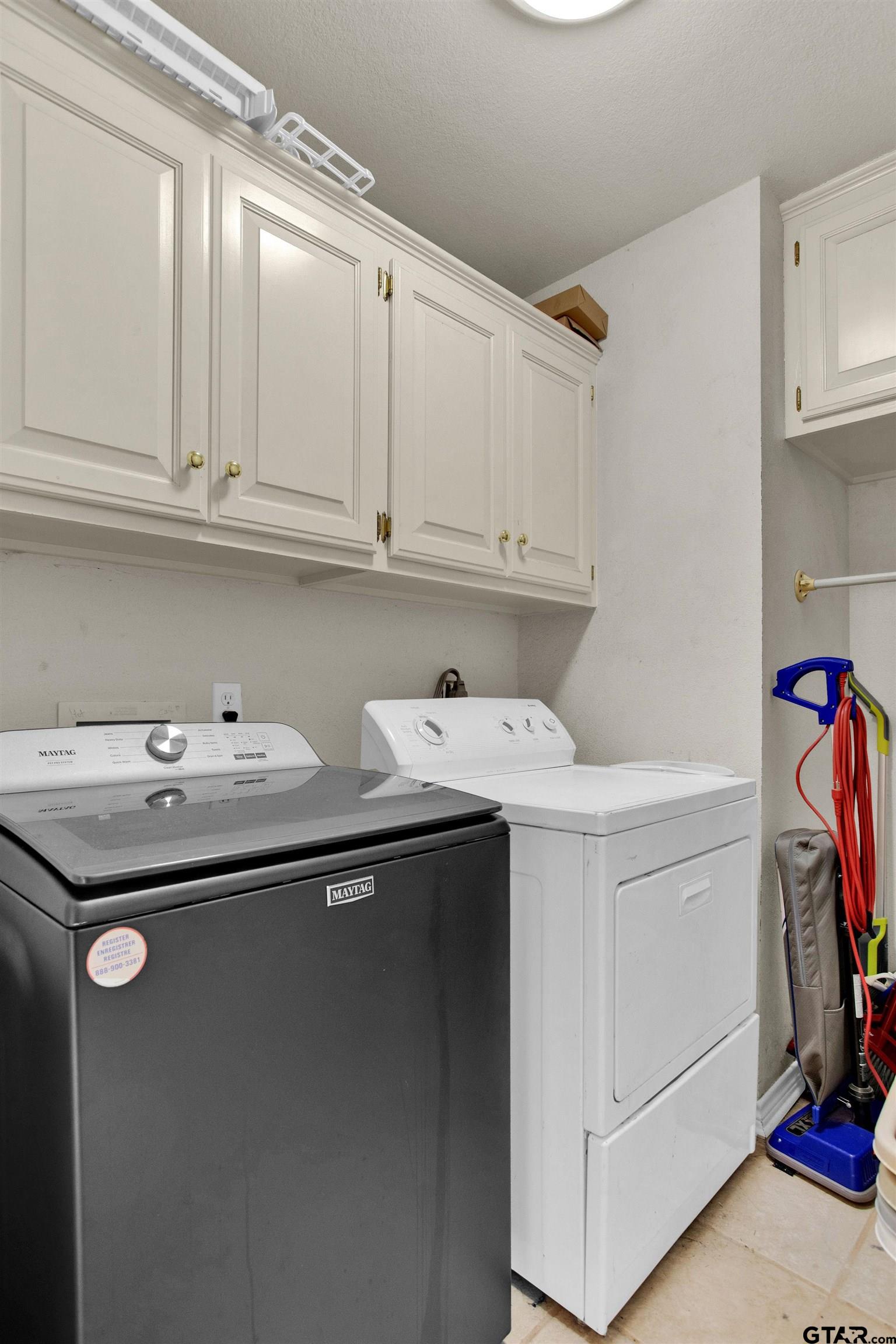 149 Pecan Street Frankston, TX 75763 - Photo 10 of 35 a utility room with sink dryer and washer