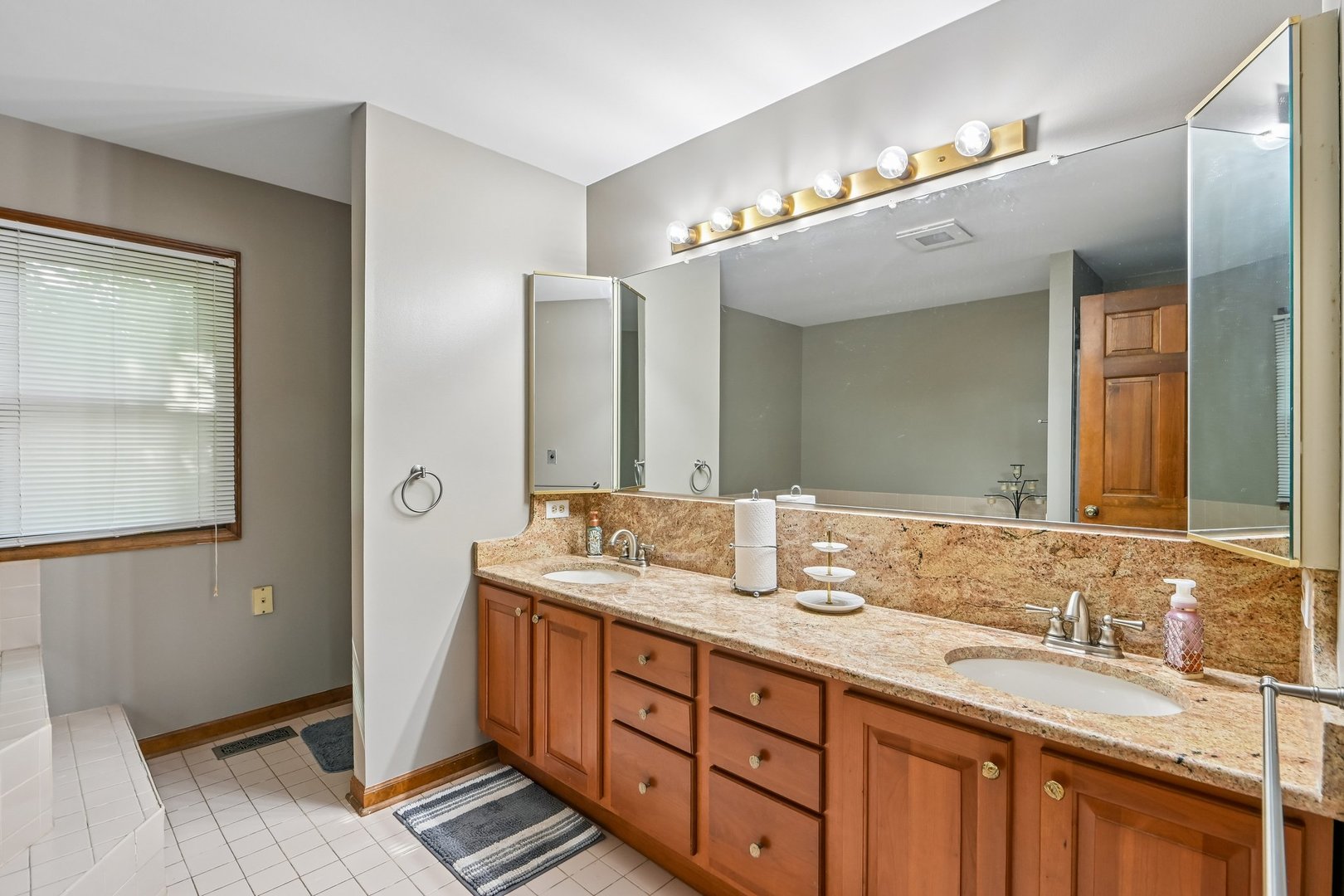 1898 Kaneville Road Geneva, IL 60134 - Photo 33 of 64 Gallery Image 33