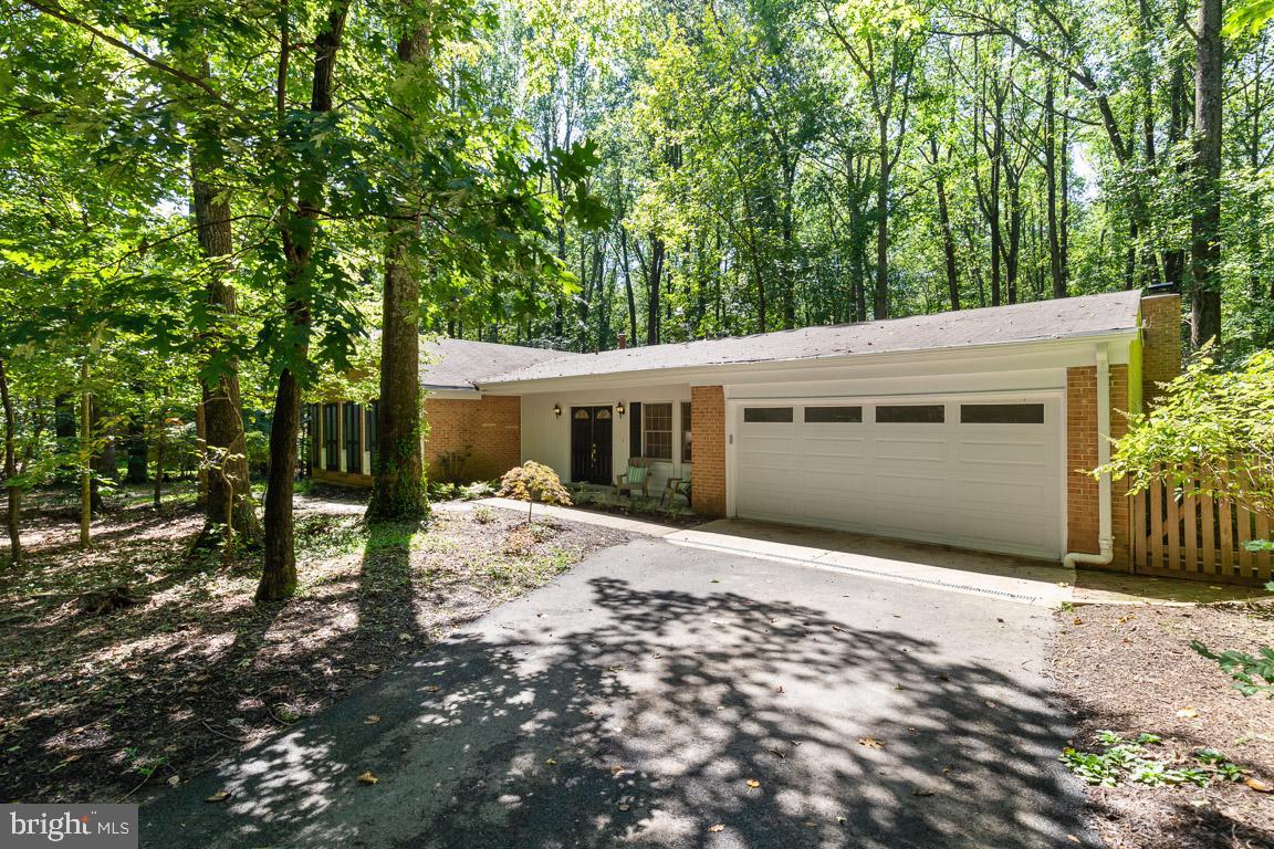 11715 Blue Smoke Trail Reston, VA 20191 - Photo 2 of 37 Welcome to 11715 Blue Smoke Trl. Reston, VA 20191