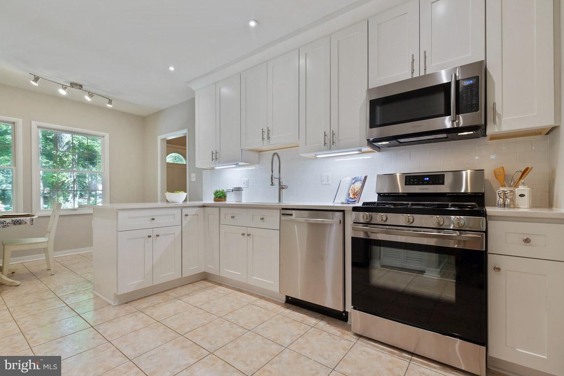 11715 Blue Smoke Trail Reston, VA 20191 - Photo 9 of 37 Dream kitchen for cooking!