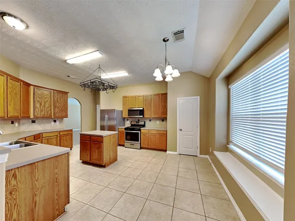 $2,035 | 2315 Perkins Crossing Drive, Conroe, TX 77304