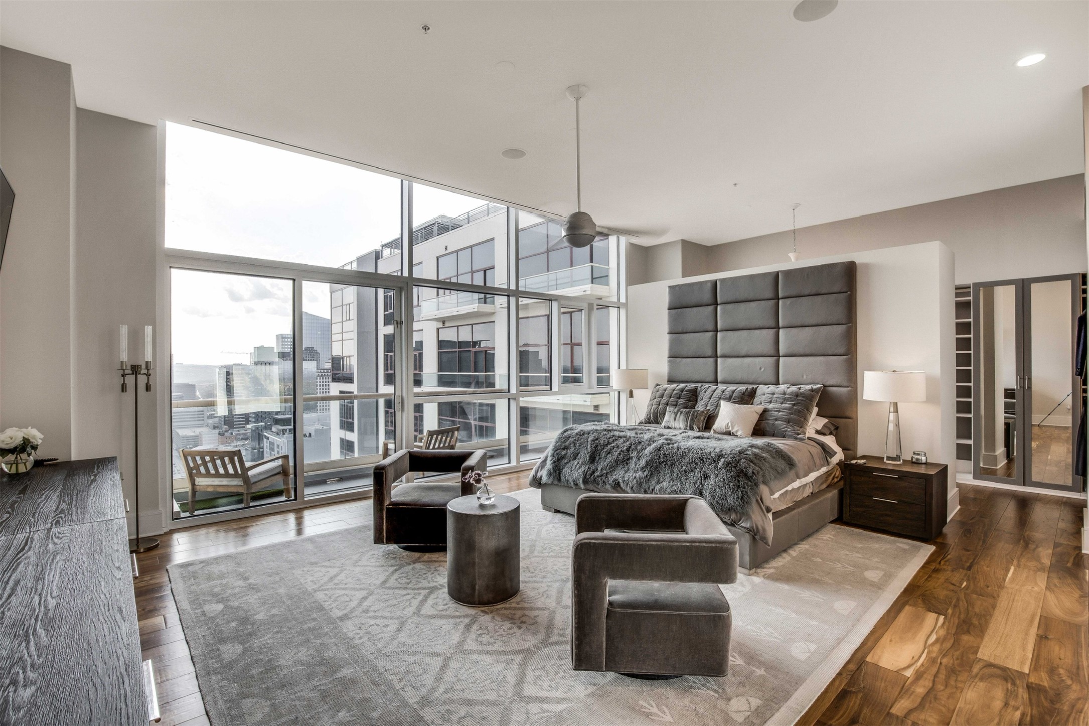 555 East 5th Street, Unit 3022 Austin, TX 78701 - Photo 19 of 40 Bedroom featuring hardwood / wood-style flooring, expansive windows, a view of city, and access to outside