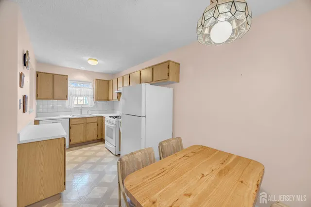 $388,000 | 7 Gatley Close, Freehold, NJ 07728