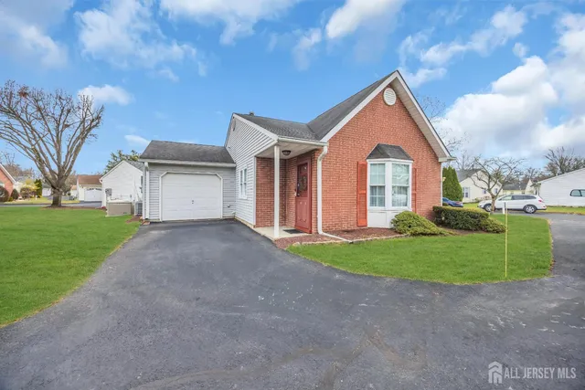 $388,000 | 7 Gatley Close, Freehold, NJ 07728