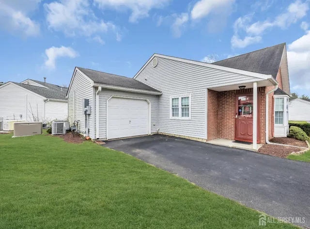 $388,000 | 7 Gatley Close, Freehold, NJ 07728