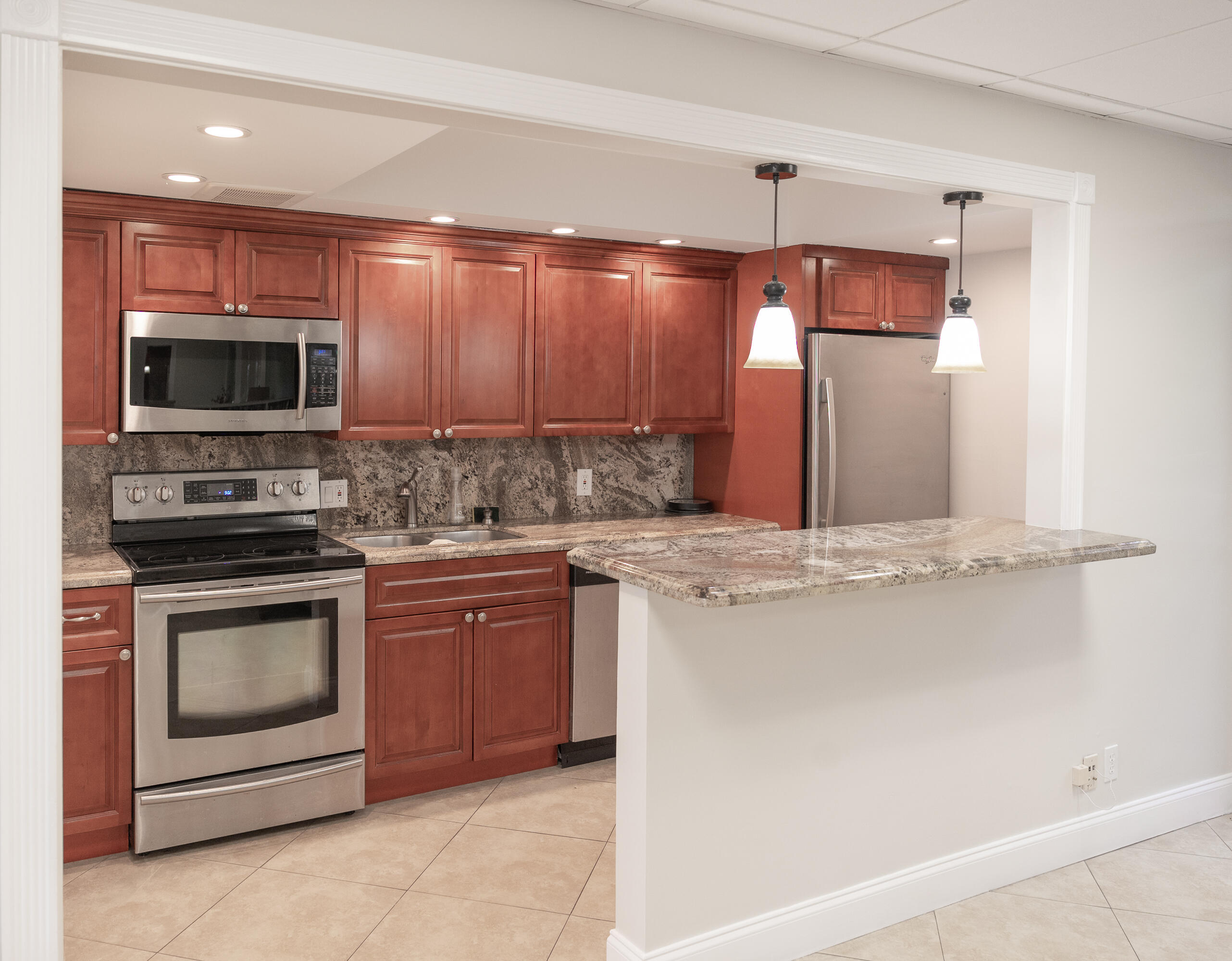 951 De Soto Road, Unit 427 Boca Raton, FL 33432 - Photo 32 of 44 Club House Kitchen