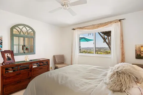 $895,000 | 136 South Jayton Lane, Encinitas, CA 92024
