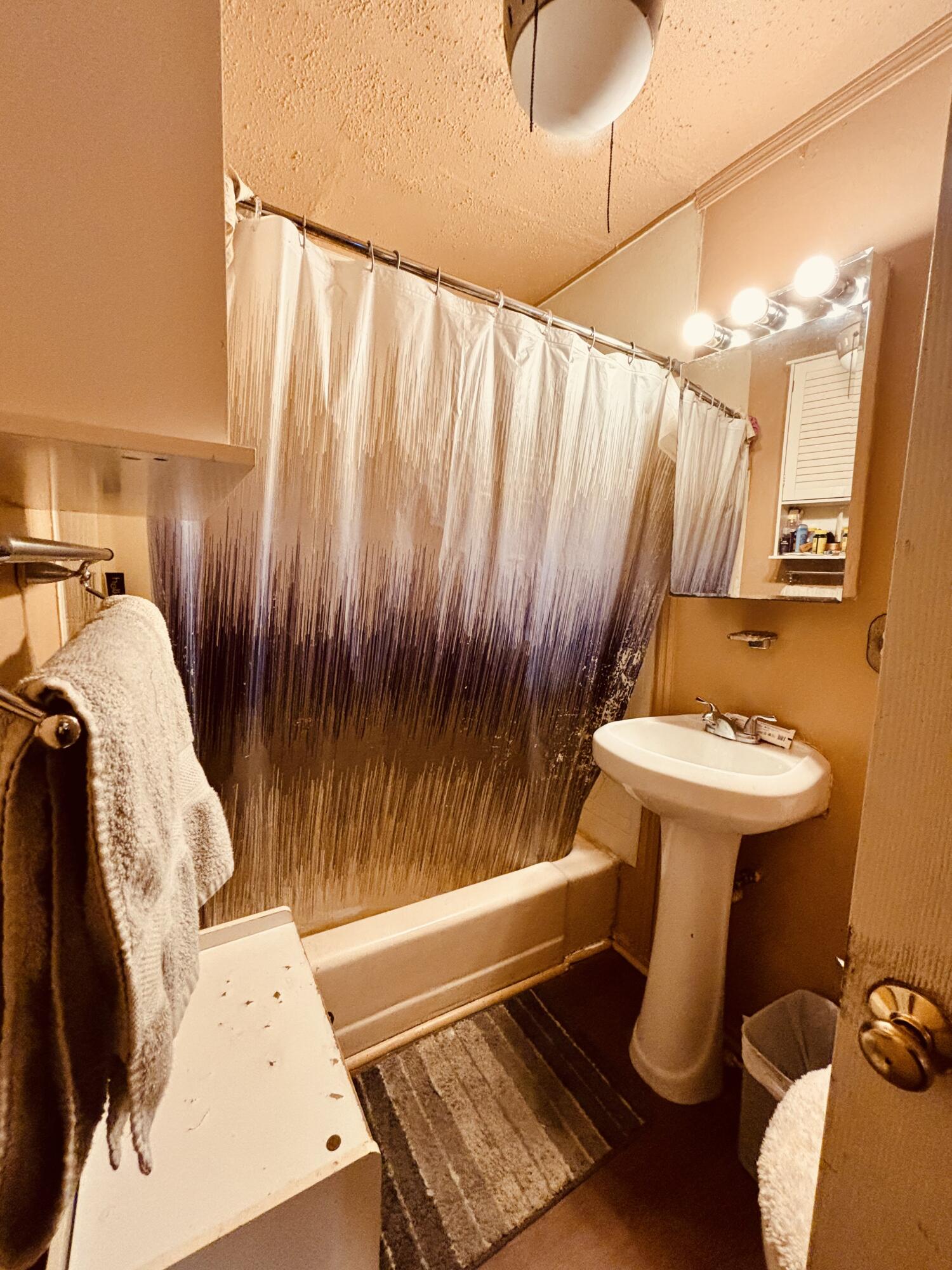 1079 Hurd Avenue Benton Harbor, MI 49022 - Photo 8 of 8 IMG_8047