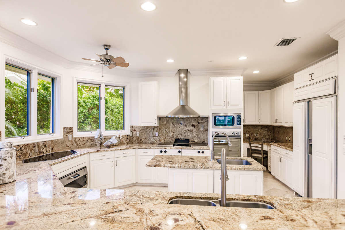 2935 Spanish River Road Boca Raton, FL 33432 - Photo 12 of 33 KITCHEN