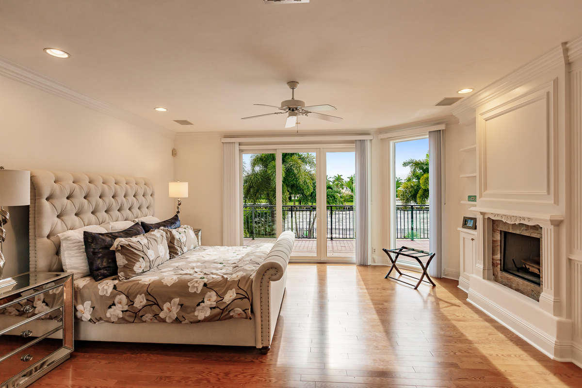 2935 Spanish River Road Boca Raton, FL 33432 - Photo 18 of 33 2ND FLOOR MAIN MASTER BEDROOM