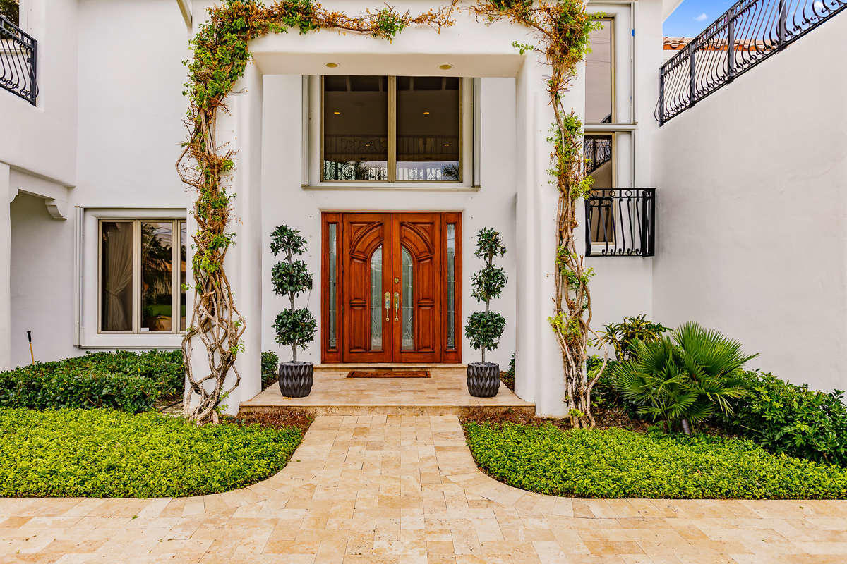 2935 Spanish River Road Boca Raton, FL 33432 - Photo 5 of 33 ENTRANCE