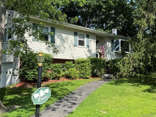 $550,000 | 11 Sherwood Heights, Wappingers Falls, NY 12590