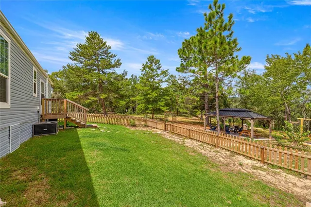 a view of a yard with a house