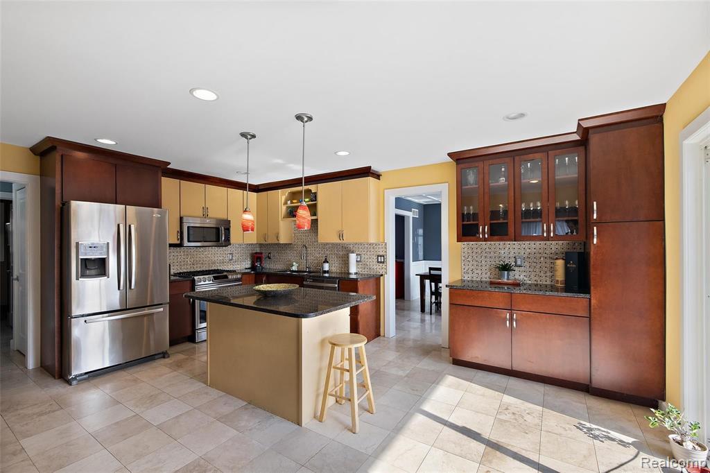 638 Abbey Court Rochester Hills, MI 48307 - Photo 13 of 40