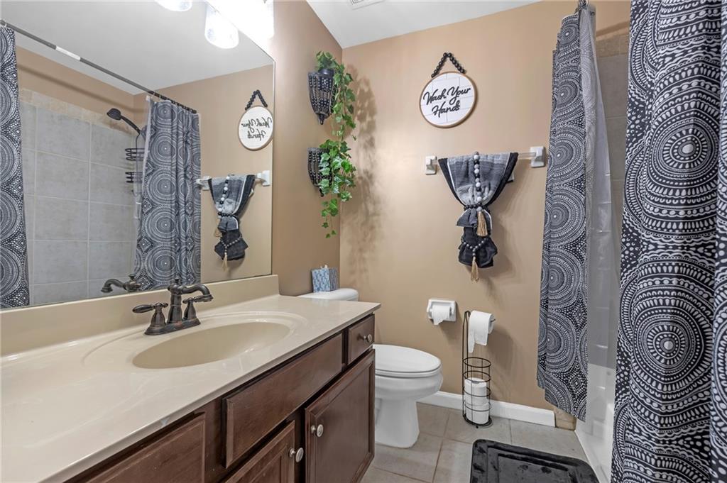 604 Arbor Ridge Loganville, GA 30052 - Photo 30 of 39 a bathroom with a sink and a mirror