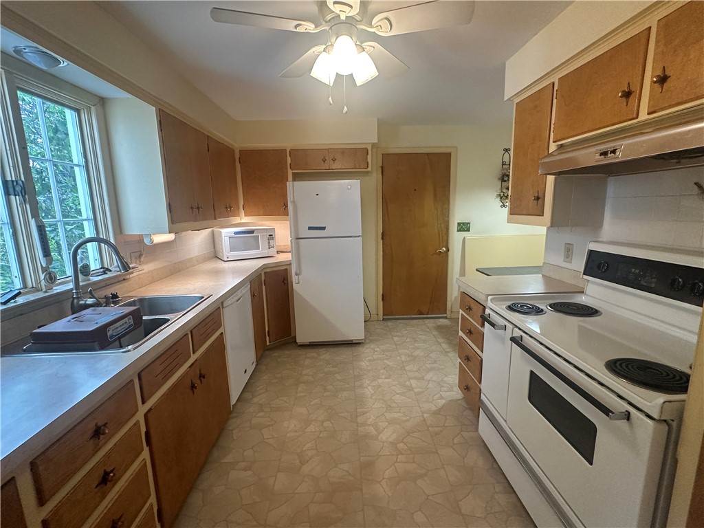 51 Robert Road Penfield, NY 14526 - Photo 11 of 35