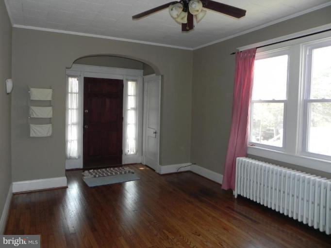 3208 Beverly Road Baltimore, MD 21214 - Photo 3 of 14 Living Room