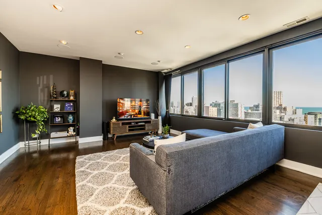 $7,500 | 2754 North Hampden Court, Unit 2105, Chicago, IL 60614