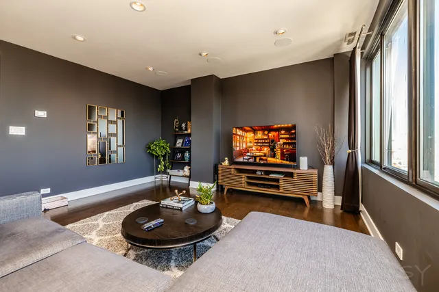 $7,500 | 2754 North Hampden Court, Unit 2105, Chicago, IL 60614