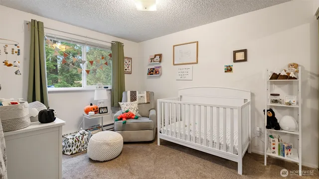 a view of an entryway with workspace