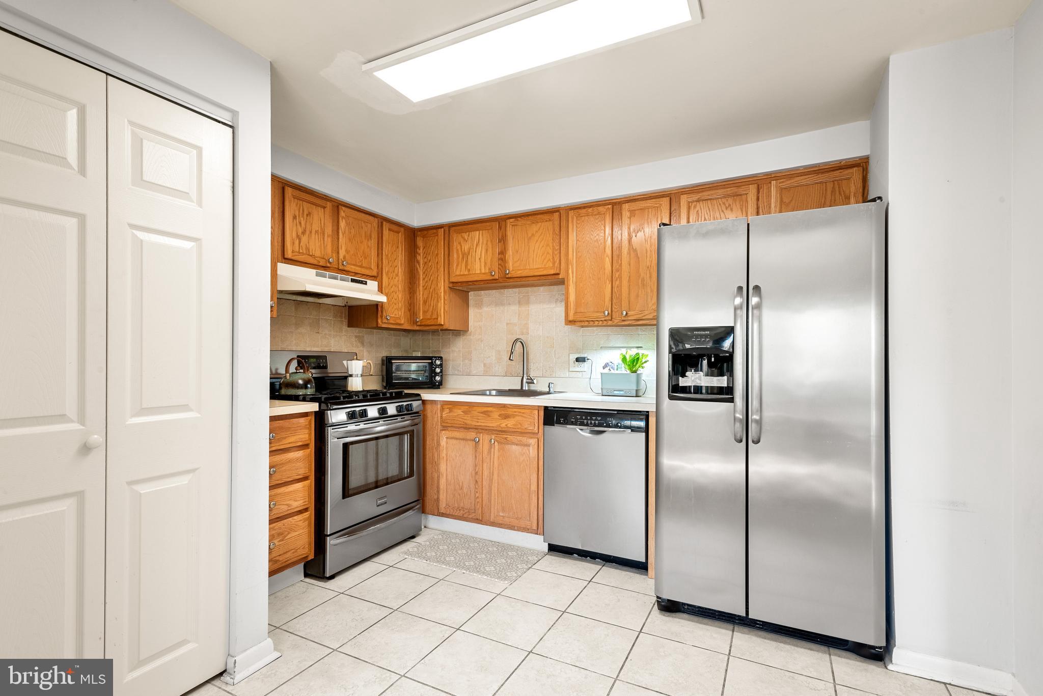 1 Christian Street, Unit 28L Philadelphia, PA 19147 - Photo 13 of 33