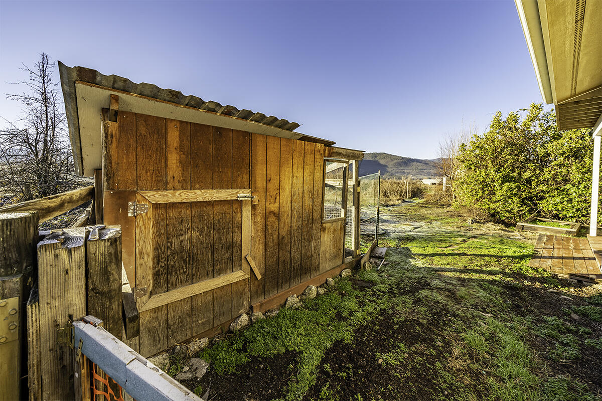 148 East Valley View Road Ashland, OR 97520 - Photo 42 of 43 39