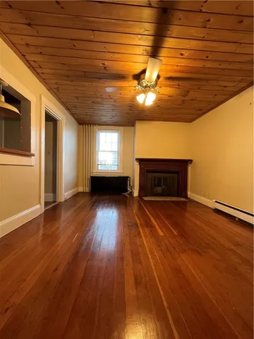 $2,300 | 9 Covell Street, Unit 1, Newport, RI 02840