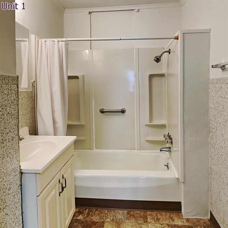 484 Teece Avenue Pittsburgh, PA 15202 - Photo 18 of 25 a bathroom with a bathtub and a shower