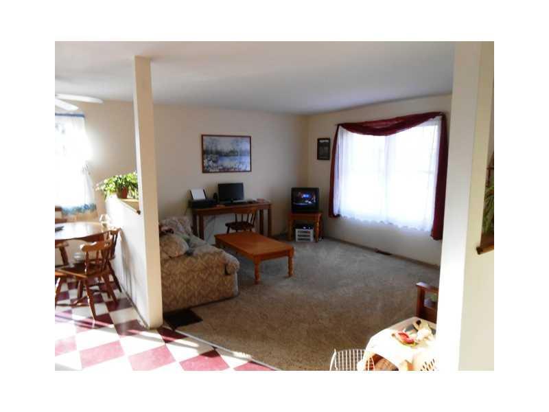 20 Oak Ridge Drive Augusta, ME 04330 - Photo 3 of 13 Living Room.