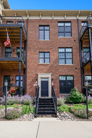 $422,900 | 208 North Campbell Street, Unit 202, Valparaiso, IN 46385