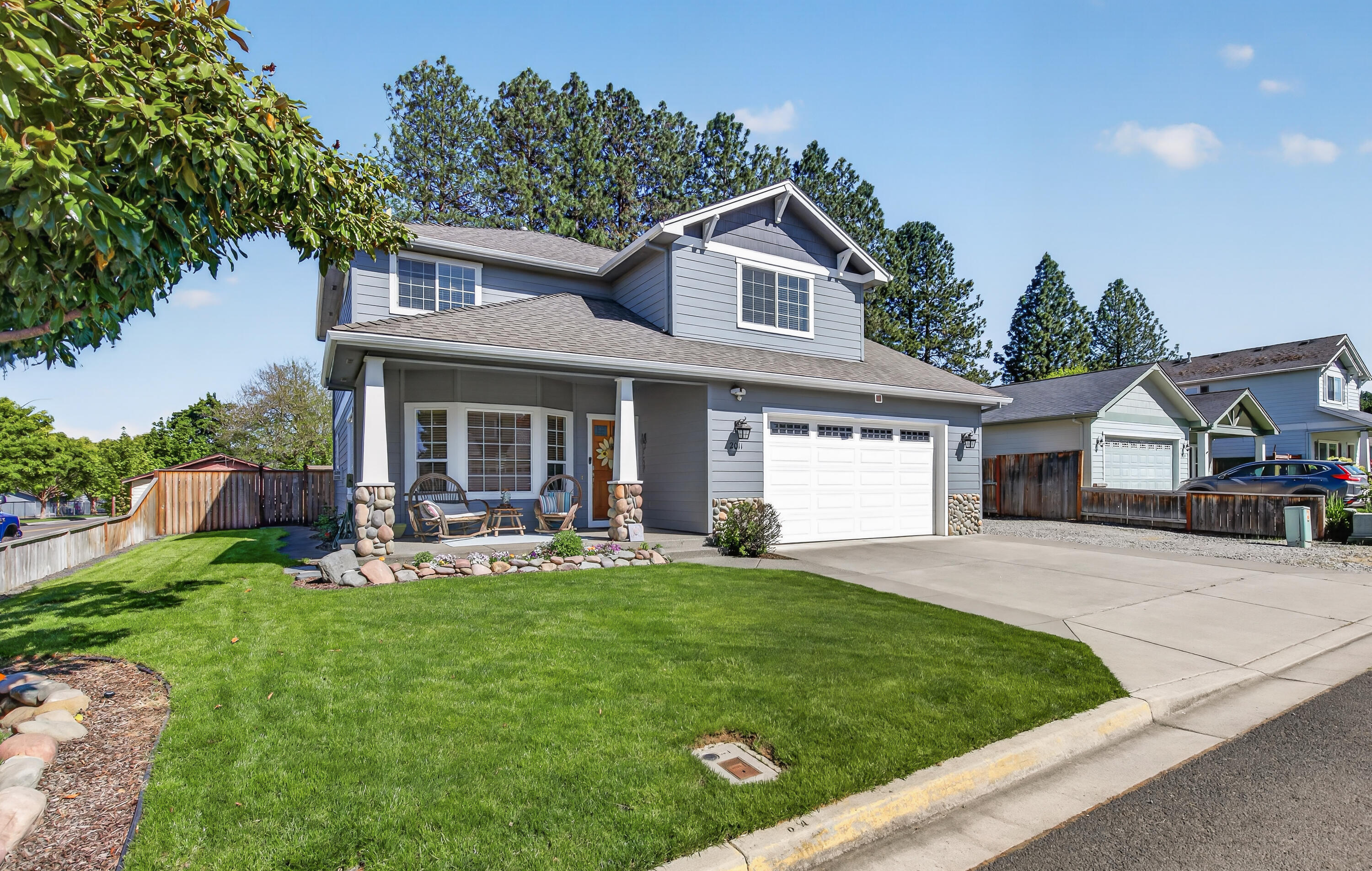 2011 Spruce Way Medford, OR 97501 - Photo 2 of 26 03-3