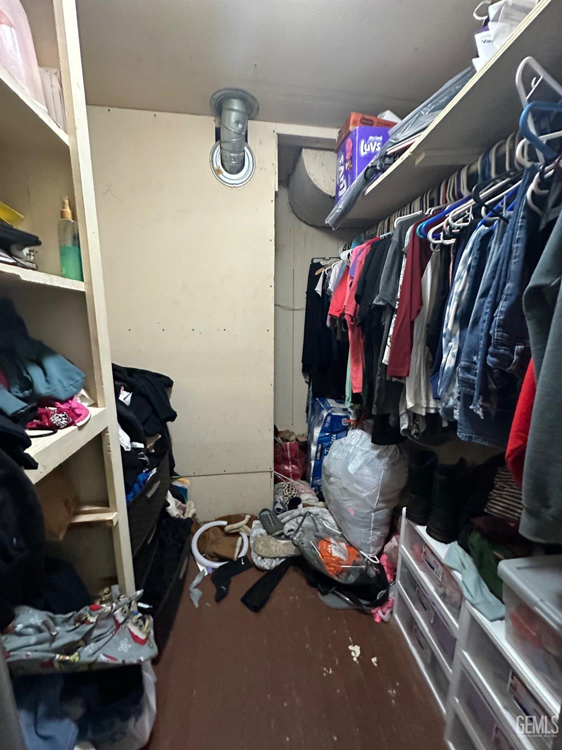 Undisclosed Address Taft, CA 93268 - Photo 13 of 22 a room with gym equipment