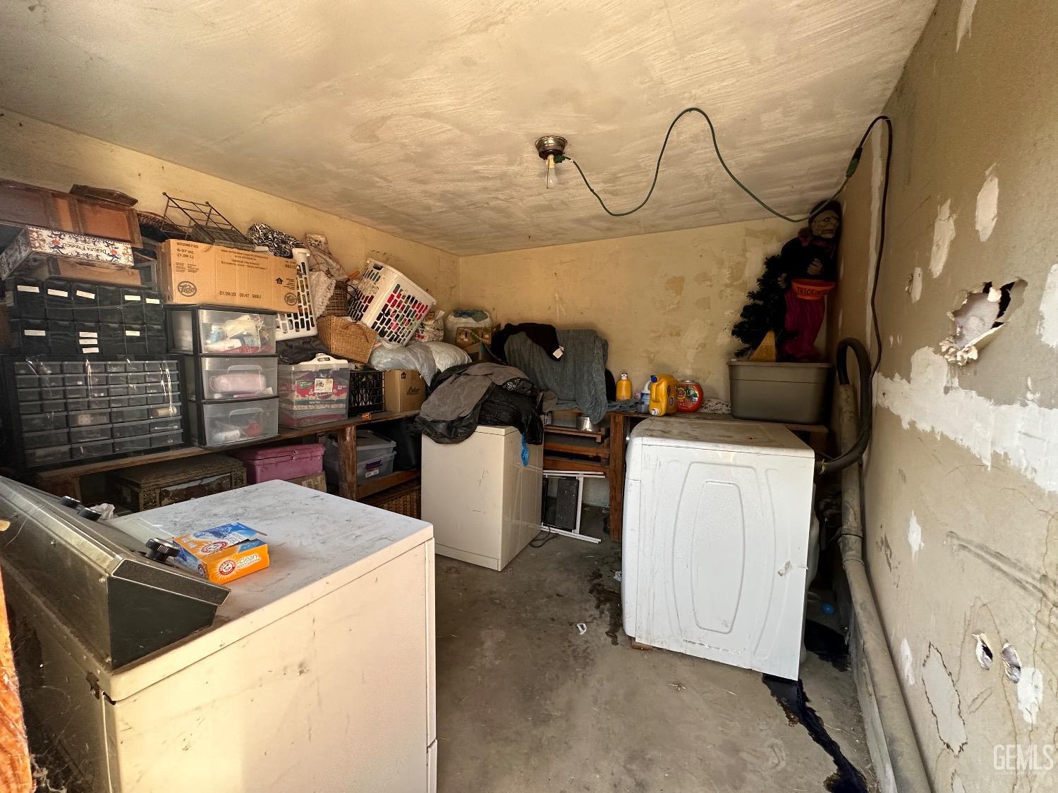 Undisclosed Address Taft, CA 93268 - Photo 20 of 22 a storage room with washer and dryer