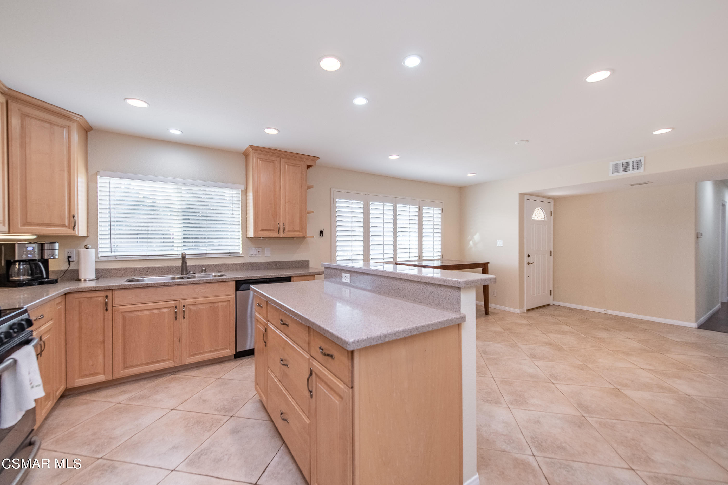 4768 Del Rio Drive Simi Valley, CA 93063 - Photo 13 of 30 4768 Del Rio Dr Simi Valley-13