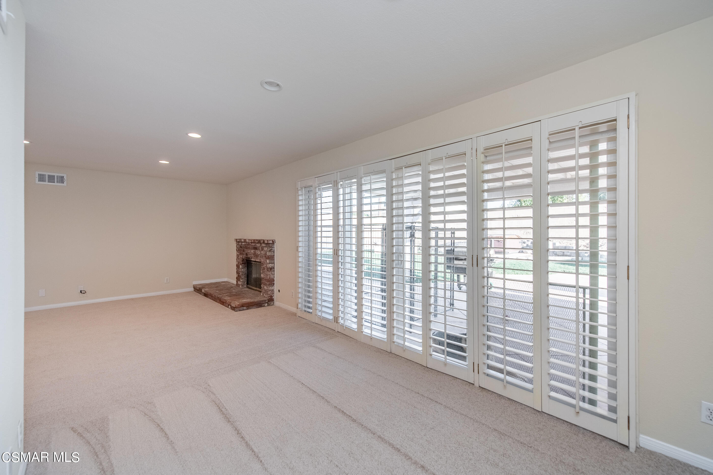 4768 Del Rio Drive Simi Valley, CA 93063 - Photo 16 of 30 4768 Del Rio Dr Simi Valley-16
