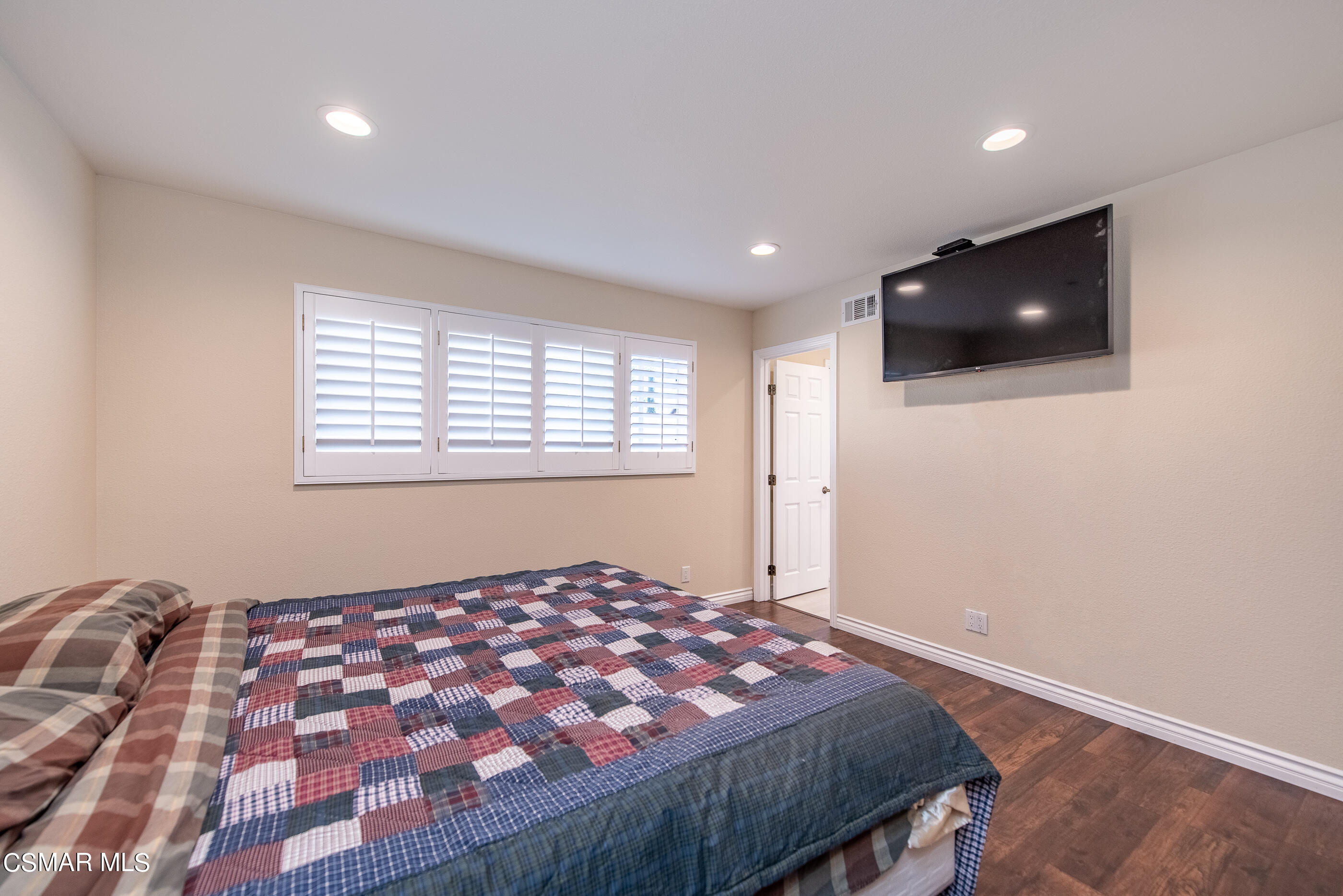 4768 Del Rio Drive Simi Valley, CA 93063 - Photo 20 of 30 4768 Del Rio Dr Simi Valley-20