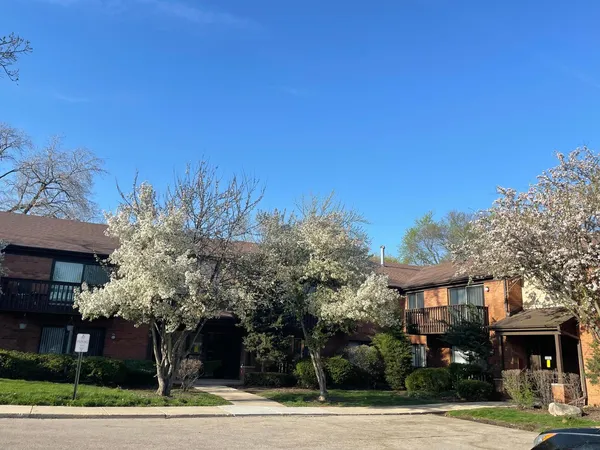 $168,000 | 33561 North Royal Oak Lane, Unit 209, Grayslake, IL 60030